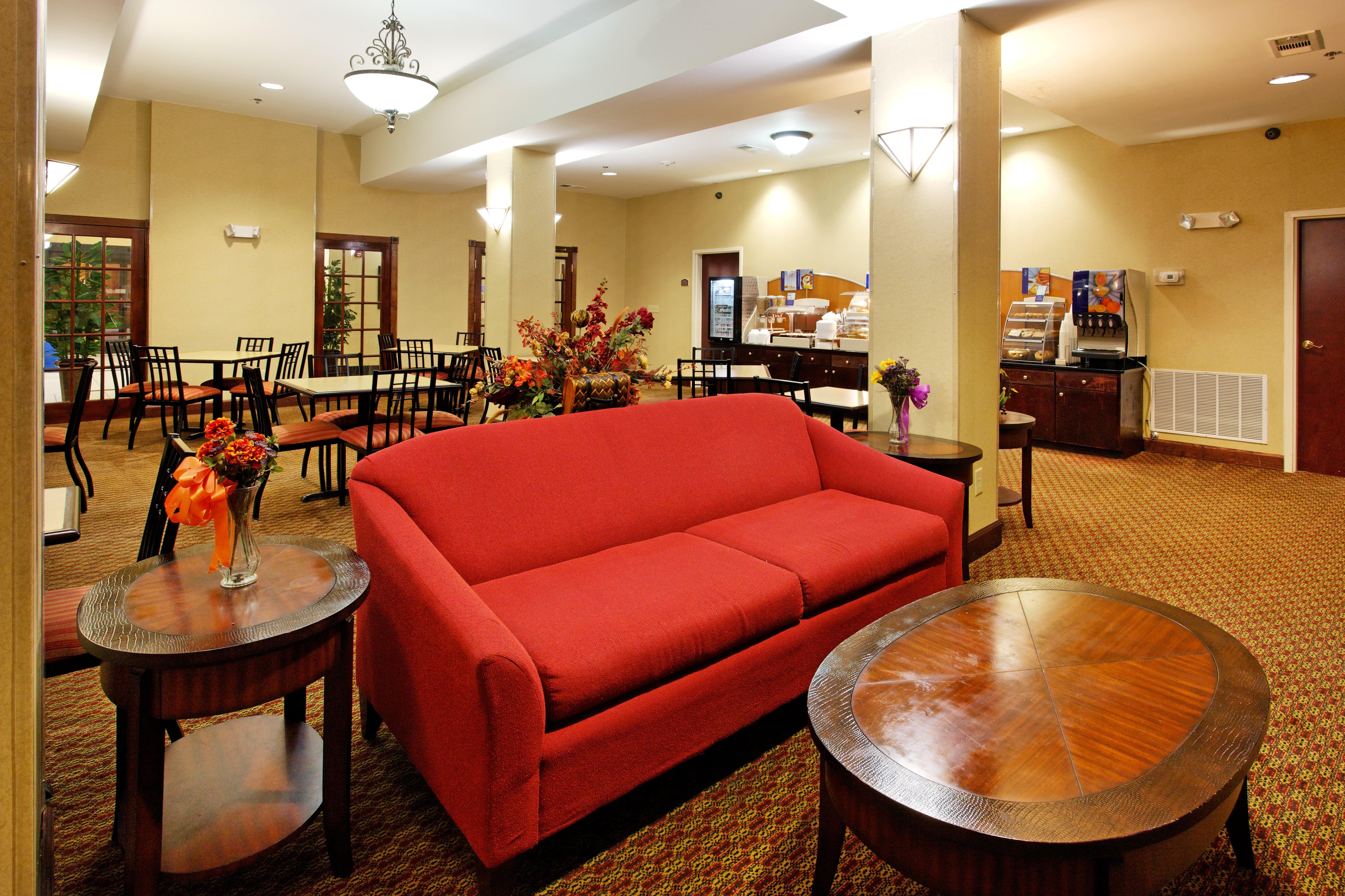 Holiday Inn Express & Suites Sylacauga Экстерьер фото