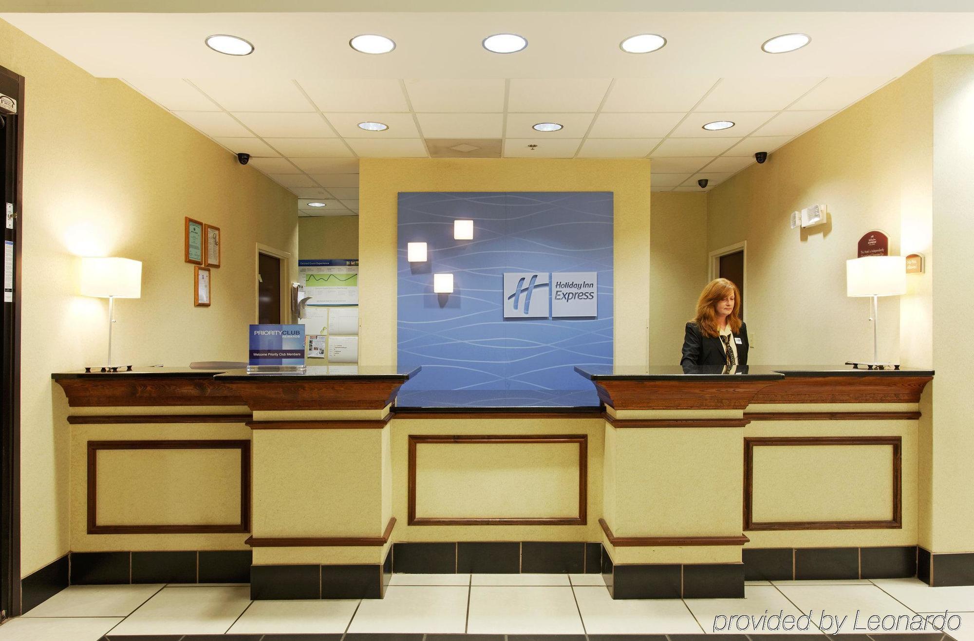 Holiday Inn Express & Suites Sylacauga Интерьер фото